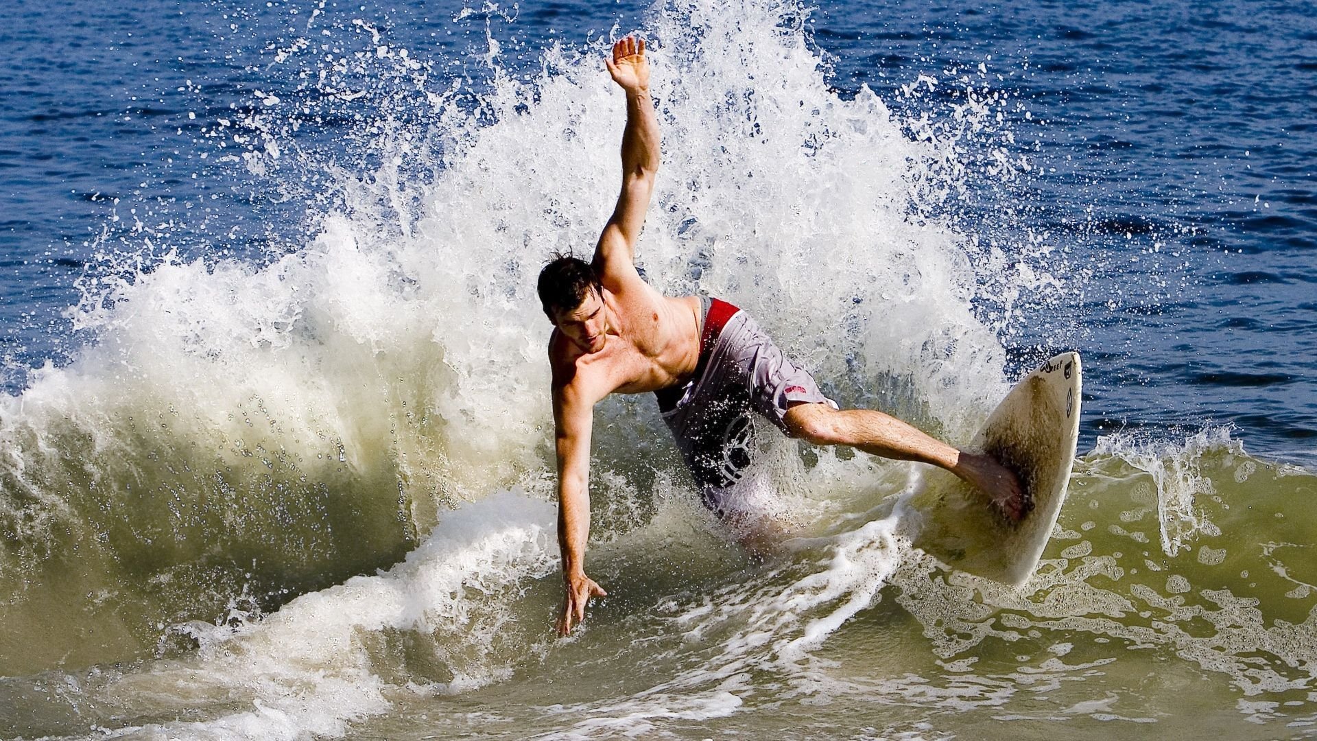 从尼斯到赛道，硬仗基因的胜利传承—当哈弗茨在F1争冠战中展现足球式的接管艺术