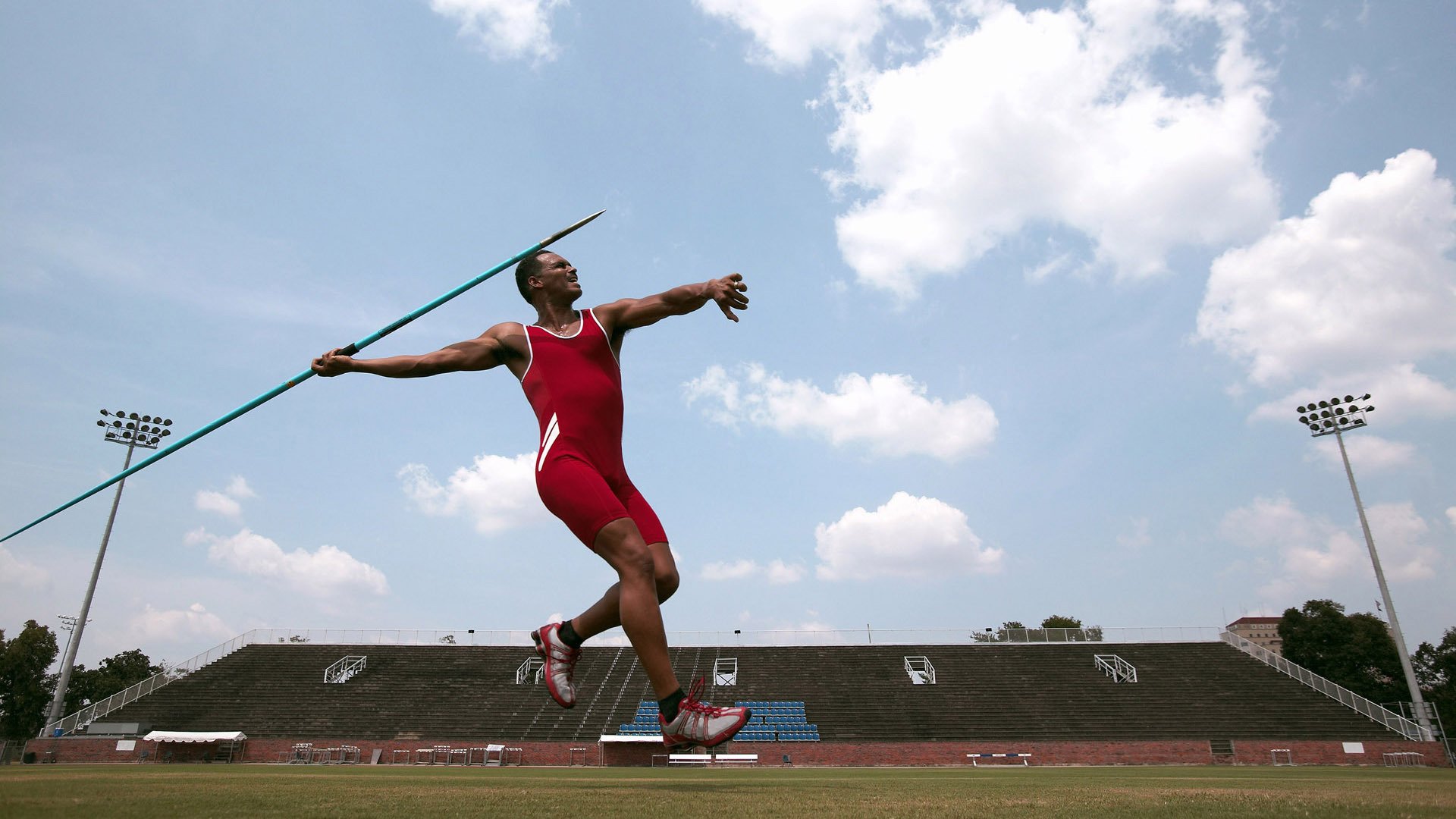 赛道上的新旧交替，皮亚斯特里统治全场，梅赛德斯强势碾压红牛二队